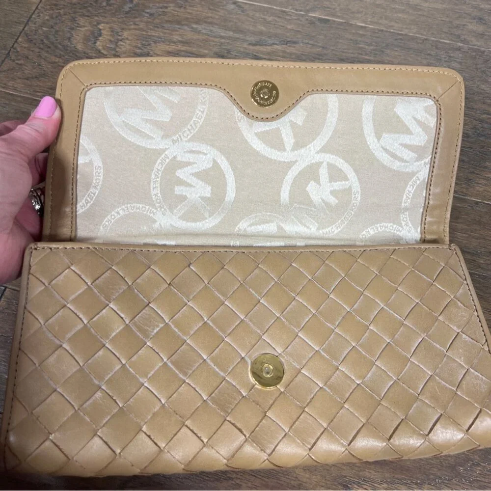 MICHAEL KORS Basket Weave Leather Clutch in Tan OS EUC
